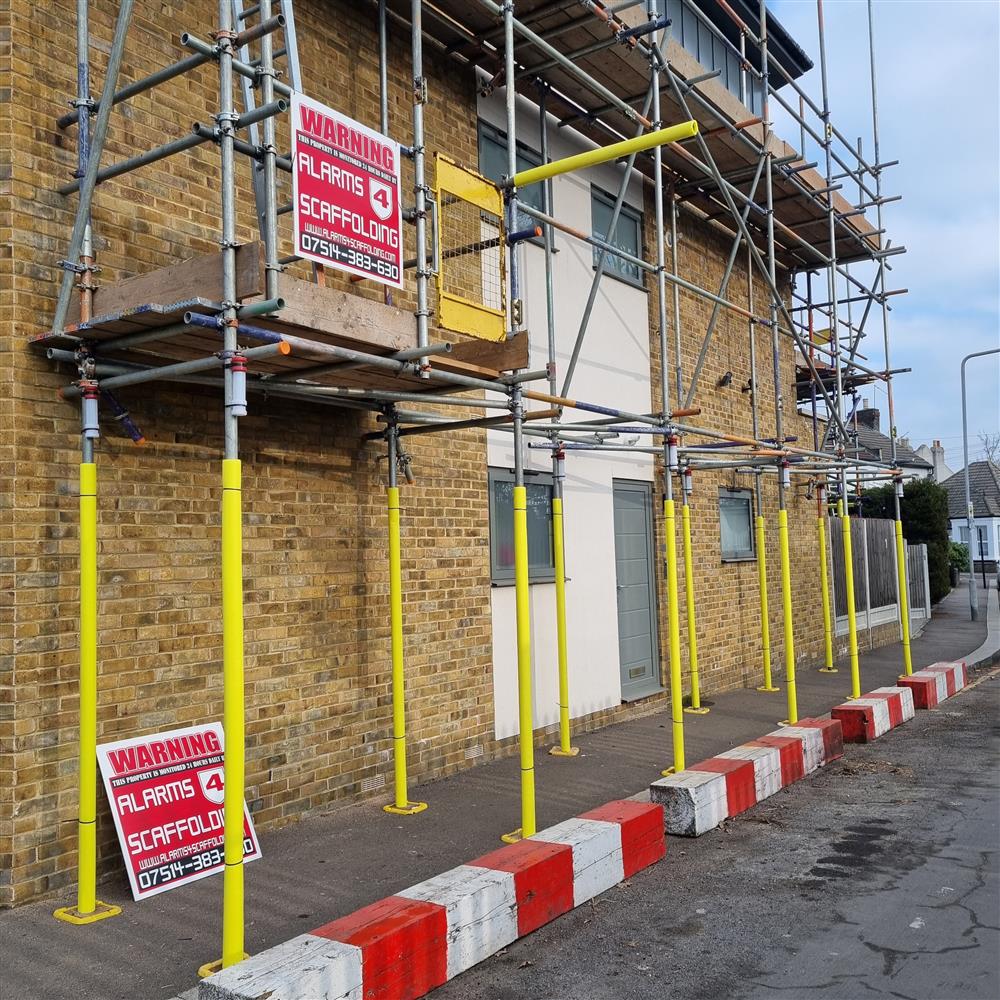 Scaffold lights installation in London E4 7 - March 2023